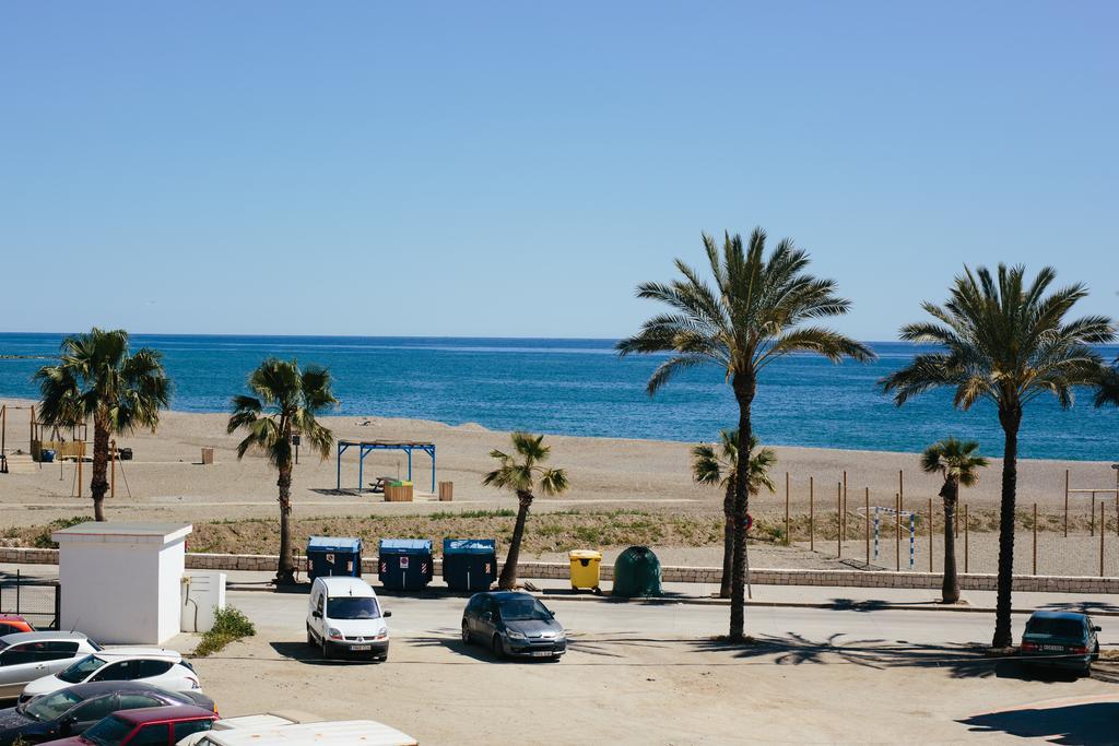 Hostal El Puerto Caleta De Velez Exterior foto